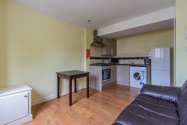 1 bed house, Richmond Road, Plasnewydd, Cardiff, CF243BW - Image 1
